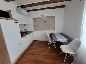 Kjøkken eller kjøkkenkrok på Apartmani Levanat