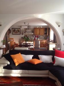 a living room with a couch with pillows on it at Guest House Santiago in Arco