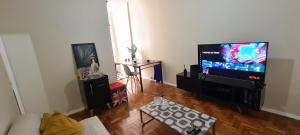 Телевизор и/или развлекательный центр в Ap Copanema