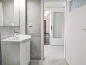 A bathroom at Acropolis View Dream Apartments