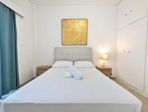 A bed or beds in a room at Acropolis View Dream Apartments
