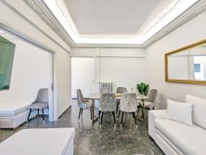 A seating area at Acropolis View Dream Apartments