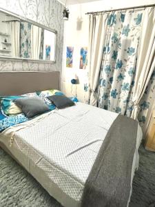 Posteľ alebo postele v izbe v ubytovaní Cozy Corfu Bungalow 5 minutes to Aqualand