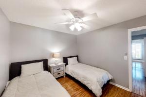 Voodi või voodid majutusasutuse Emerald Pointe Condos, Unit 2-B toas