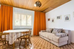 Posedenie v ubytovaní Apartments by the sea Brela, Makarska - 18356 + 37 fotografií