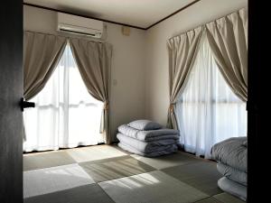 Tempat tidur dalam kamar di 奄美大島の一棟貸切のヴィラAmalog アマログ