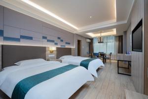 A bed or beds in a room at Morninginn, Zhenyu Plaza