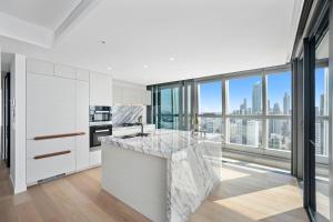 Jewel Beachfront Residences的厨房或小厨房