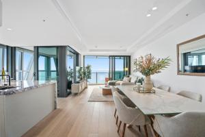 Jewel Beachfront Residences的休息区