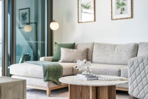 Jewel Beachfront Residences的休息区
