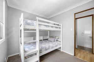 Postel nebo postele na pokoji v ubytování Corinya Cottage By Experience Jervis Bay + 6 fotografií