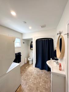 Phòng tắm tại Park Street Paradise!