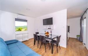 a living room with a table and a blue couch at Pet Friendly Home In Cerovacki Galovici in Galović-Selo