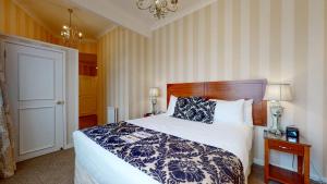 Voodi või voodid majutusasutuse Prince's Gate Hotel toas
