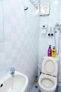 Bilik mandi di Ah Shan Hostel