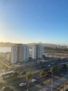 an aerial view of a parking lot with buildings at Departamento Vista Herradura Coquimbo in Coquimbo