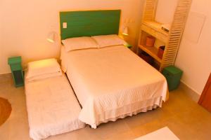 Casa d'Aroeira Residencial Boutique - Centro de Juqueí - 2 quadras do mar - Serviço de Praia - Roupa de Cama 600 fios algodão Egípcio - Toalhas Banho e Praia - Tudo Novo - Estacionamento Interno - Cozinha - Consulte unidades com Ofurô Hidro e Cromoterapia客房内的一张或多张床位