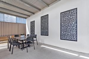 Ruang duduk di Apple & Grape Motel