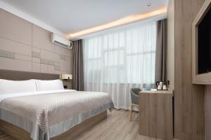 Tempat tidur dalam kamar di Morninginn, Shima Park