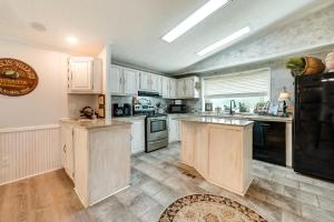 Gallery image of Sunny Bolivia Home with Spacious Yard! in Bolivia +36 photos