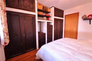 A bed or beds in a room at Casa Colmet - Bilocale Spazioso La Thuile
