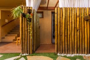 朱奎Casa d'Aroeira Residencial Boutique - Centro de Juqueí - 2 quadras do mar - Serviço de Praia - Roupa de Cama 600 fios algodão Egípcio - Toalhas Banho e Praia - Tudo Novo - Estacionamento Interno - Cozinha - Consulte unidades com Ofurô Hidro e Cromoterapia的相册照片