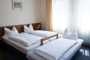 Postel nebo postele na pokoji v ubytování Gästehaus zur Kurve