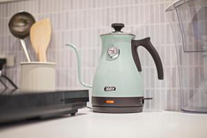 Utensilios para hacer té y café en 新OPEN一棟貸切！西九条駅徒歩5分＊USJ直通＊グループ旅行最適＊トイレ2洗面台2
