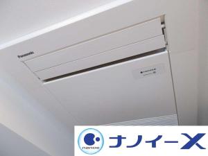 a ceiling with a air conditioner in a room at APA Hotel Hakata Ekimae 2Chome in Fukuoka
