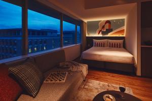 Citadines Harbour Front Yokohama客房内的一张或多张床位