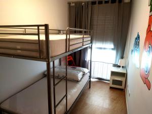 Mi Apartamento en el Delta del Ebro+ tesisinde bir ranza yatağı veya ranza yatakları