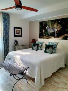 a bedroom with a bed with a painting of a zebra at La Beytina - B&B and Apartment in Pennautier