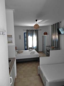 Postel nebo postele na pokoji v ubytování Lianos Hotel Apartments