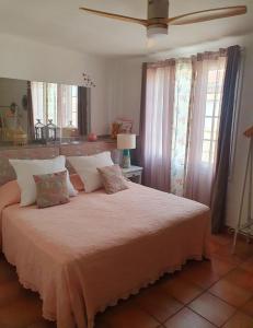 a bedroom with a large bed with white sheets and windows at La Beytina - B&B and Apartment in Pennautier