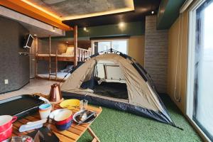 A seating area at MolinHotels506 アクティビティを満喫できる札幌定山渓 天然温泉付- CampRoom S-Beds6