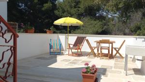Balkón nebo terasa v ubytování Villa Maria in Puglia con pineta vicino al mare