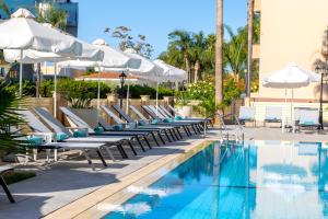 Bazén v ubytování Kapetanios Limassol Hotel nebo v jeho okolí