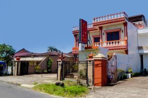 a house with a gate in front of it at OYO 92638 Jr Residence Syariah in Medan