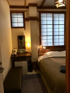 Uma cama ou camas num quarto em DJANGO Hostel & Lounge