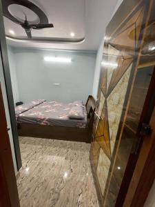 Postel nebo postele na pokoji v ubytování Servostay New 2 BHK Fully Furnished Near Beach in Vizag - 3rd Floor