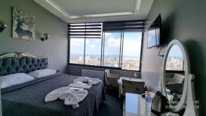 TV a/nebo společenská místnost v ubytování VESTA RESORT BUTİK HOTEL