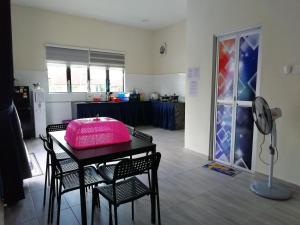 a room with a table with a pink bag on it at D'NKP Homestay Tanah Merah in Tanah Merah