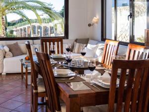 a dining room with a table with glasses of wine at REf 4 CASA BLANCA in Zahara de los Atunes