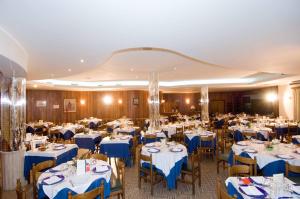 En restaurant eller et spisested på Hotel Ristorante Il Gabbiano