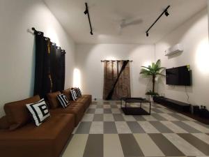 TV a/nebo společenská místnost v ubytování Bole Villa-Private Pool-BBQ-Karaoke 20pax