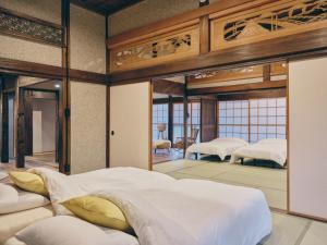 1 dormitorio con 2 camas en una habitación en Ryokute -OHTAKI- - Vacation STAY 22904v, en Ōtaki
