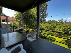 a balcony with a table and chairs and a view at Mziuri Guest House in Gonio