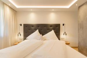 Hotel Garni Jagdhof客房内的一张或多张床位