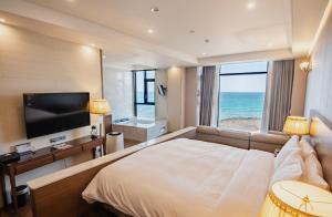 TV a/nebo společenská místnost v ubytování Dyne Oceano Hotel