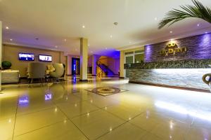 Lobby o reception area sa Urban by CityBlue Kigali